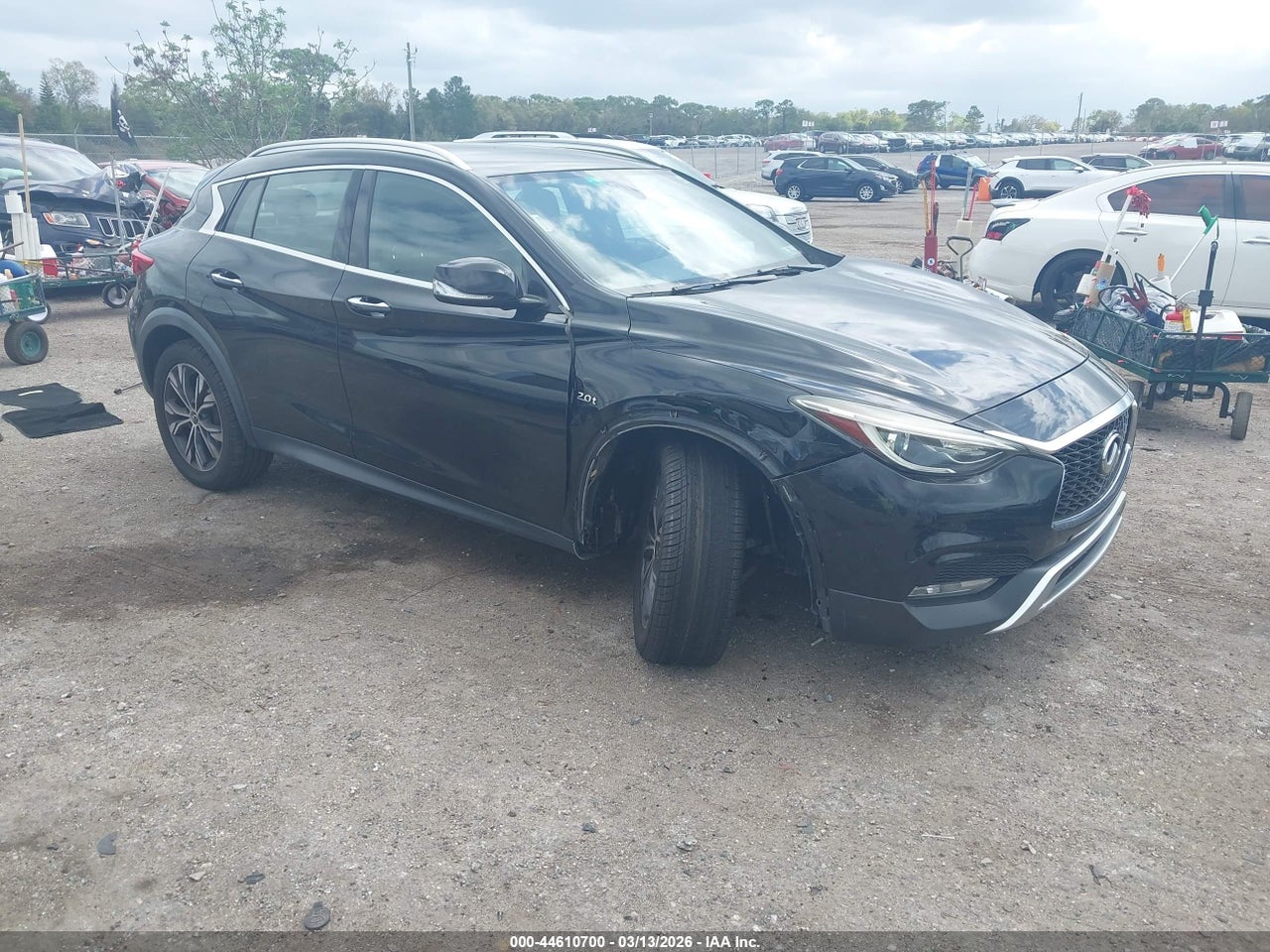 SJKCH5CR8HA****** · 2017 INFINITI QX30 PREMIUM