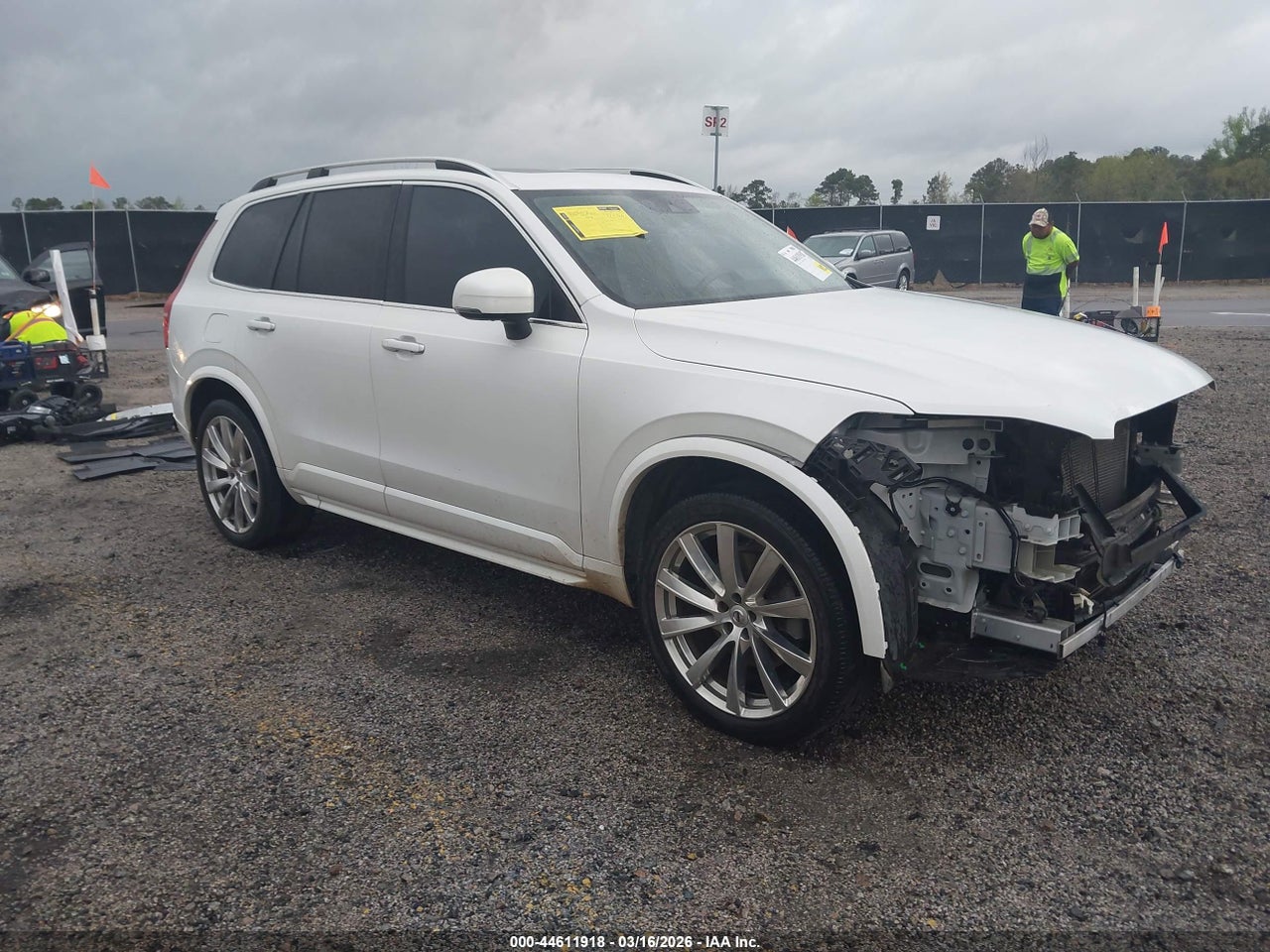 YV4A22PK3H1****** · 2017 VOLVO XC90 T6 MOMENTUM