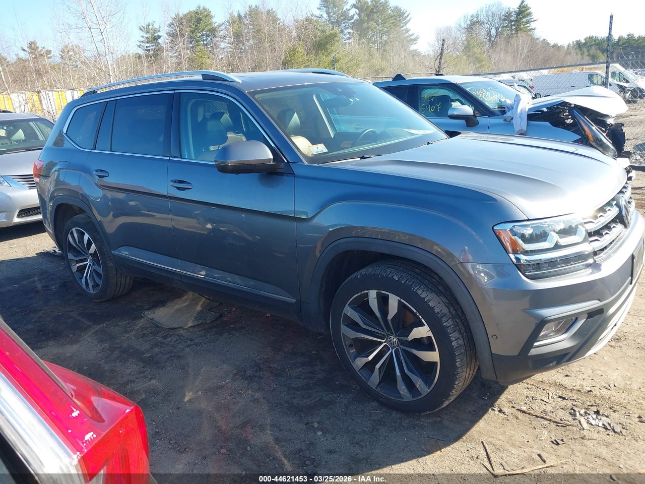 1V2NR2CA4KC****** · 2019 VOLKSWAGEN ATLAS 3.6L V6 SEL PREMIUM