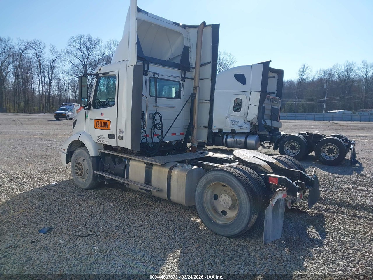 2019 VOLVO VNR · 3/4