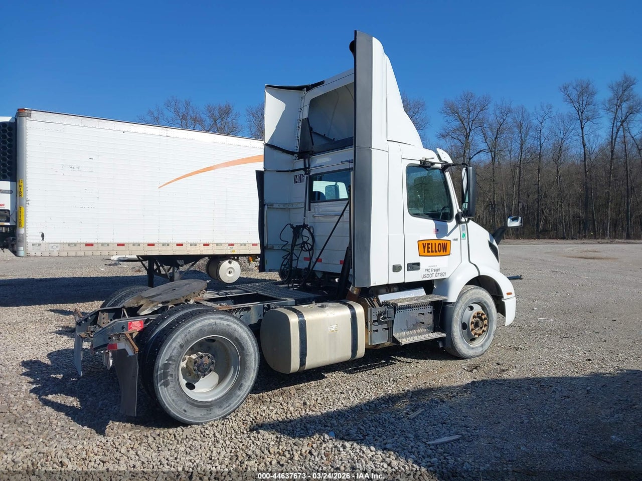2019 VOLVO VNR · 4/4