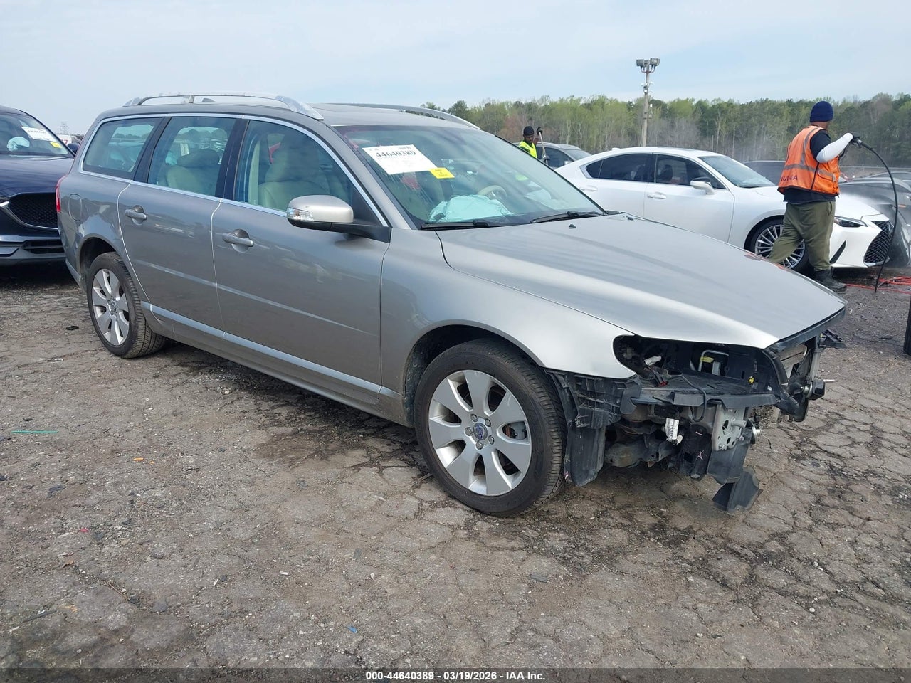 YV1BW982481****** · 2008 VOLVO V70 3.2