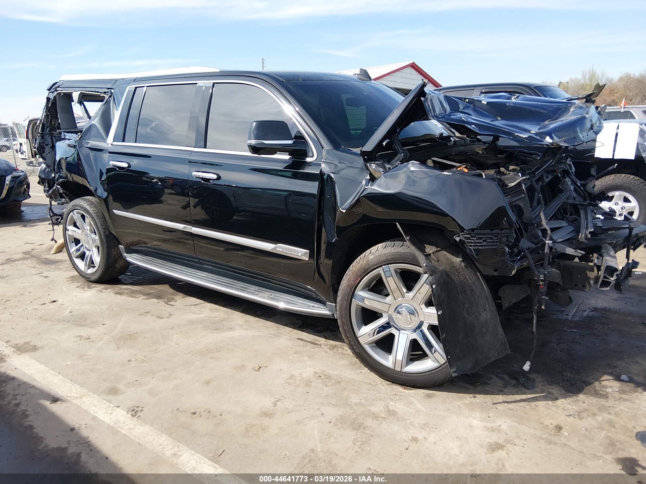 1GYS3HKJ1KR****** · 2019 CADILLAC ESCALADE ESV LUXURY