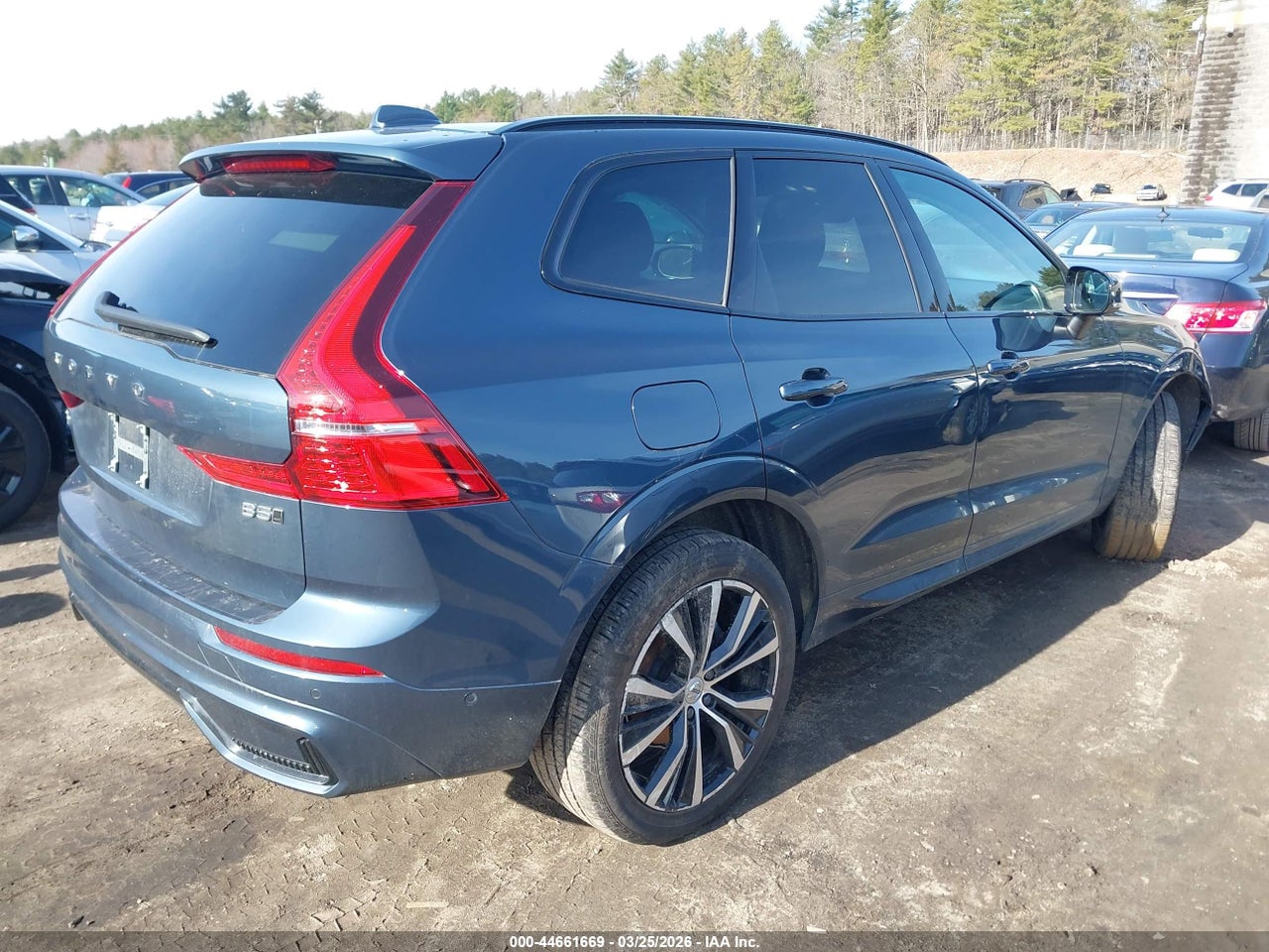 2024 VOLVO XC60 B5 PLUS DARK THEME · 4/10