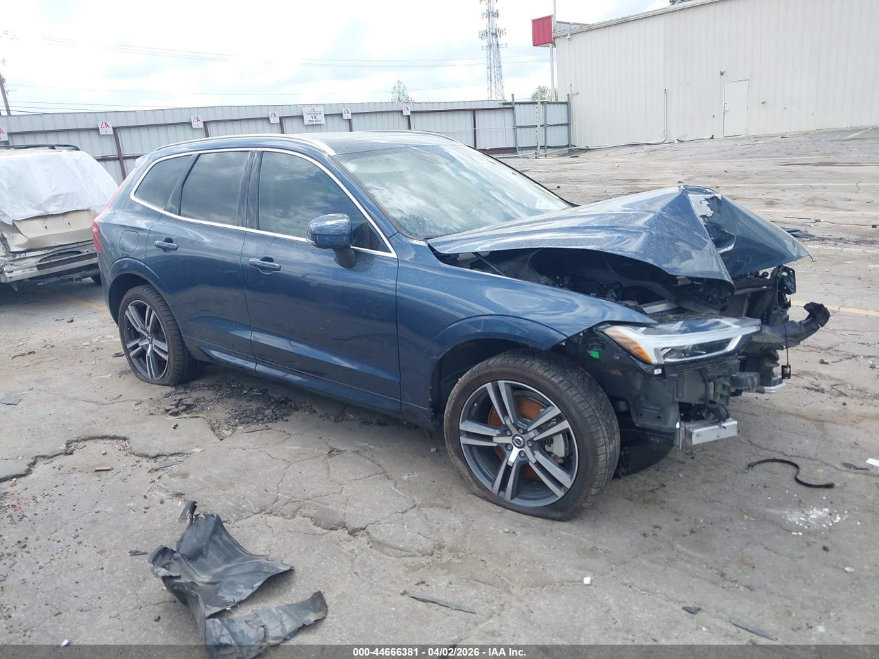 LYVA22RK7KB****** · 2019 VOLVO XC60 T6 MOMENTUM