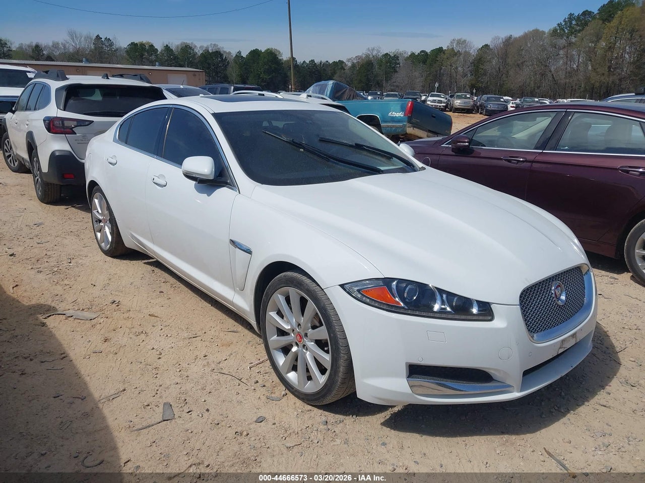 SAJWJ0EF8E8****** · 2014 JAGUAR XF V6 SC