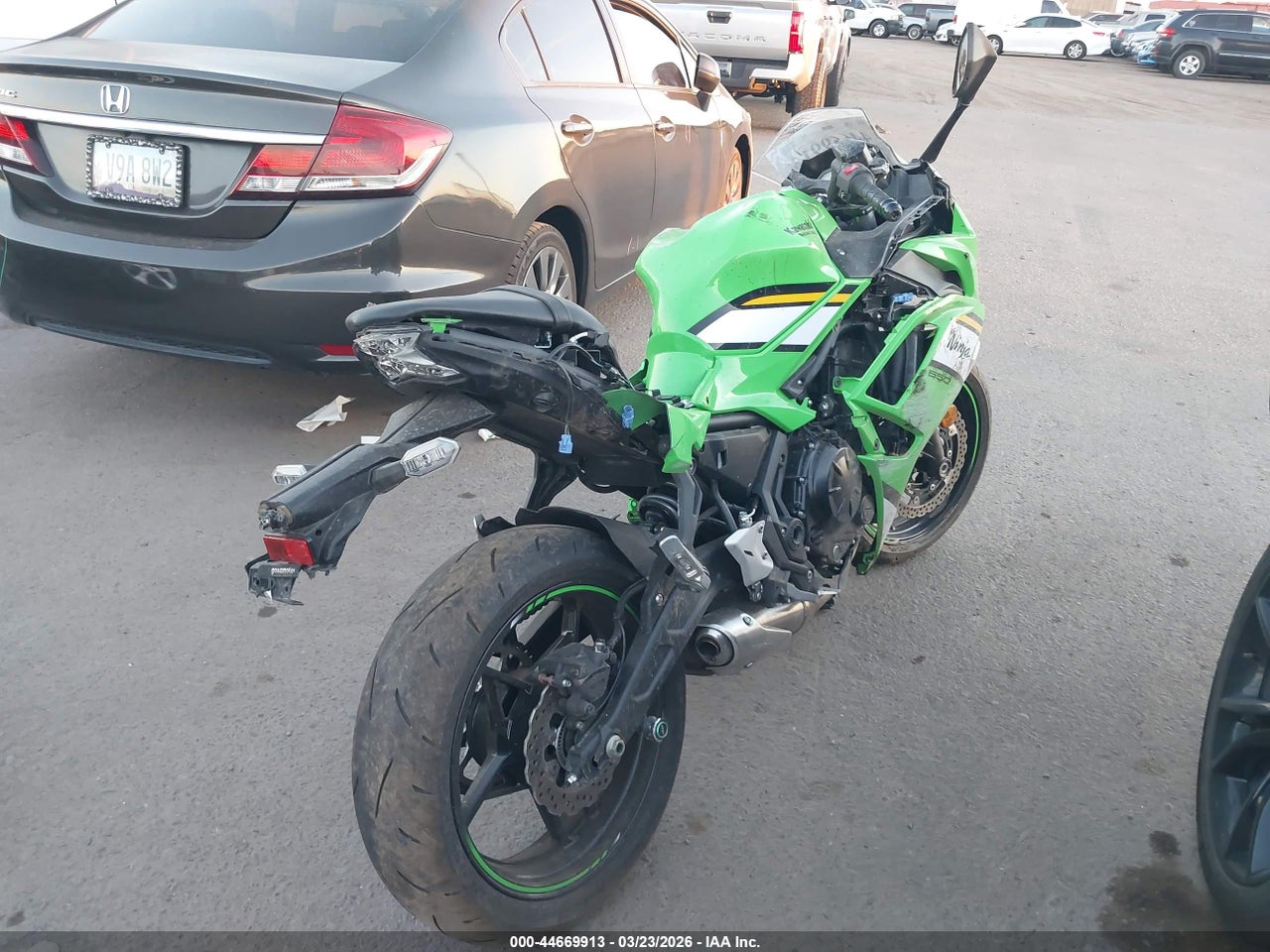 2025 KAWASAKI EX650 P · 4/10