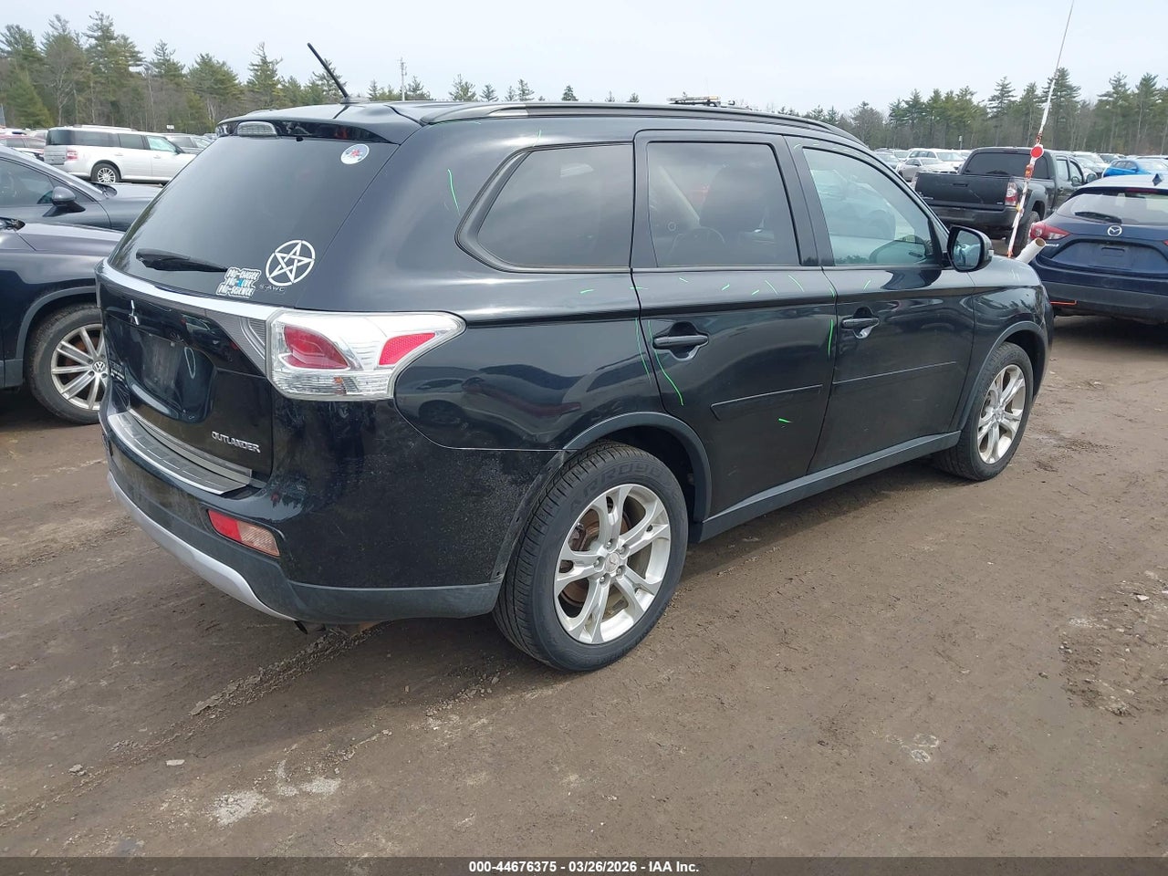 2015 MITSUBISHI OUTLANDER SE · 4/11