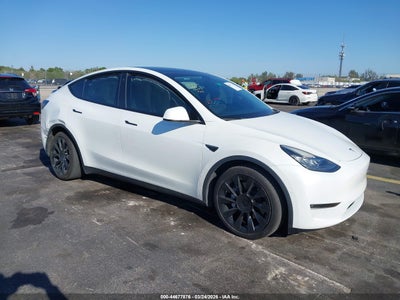 7SAYGDEE5NF****** · 2022 TESLA MODEL Y LONG RANGE DUAL MOTOR ALL-WHEEL DRIVE