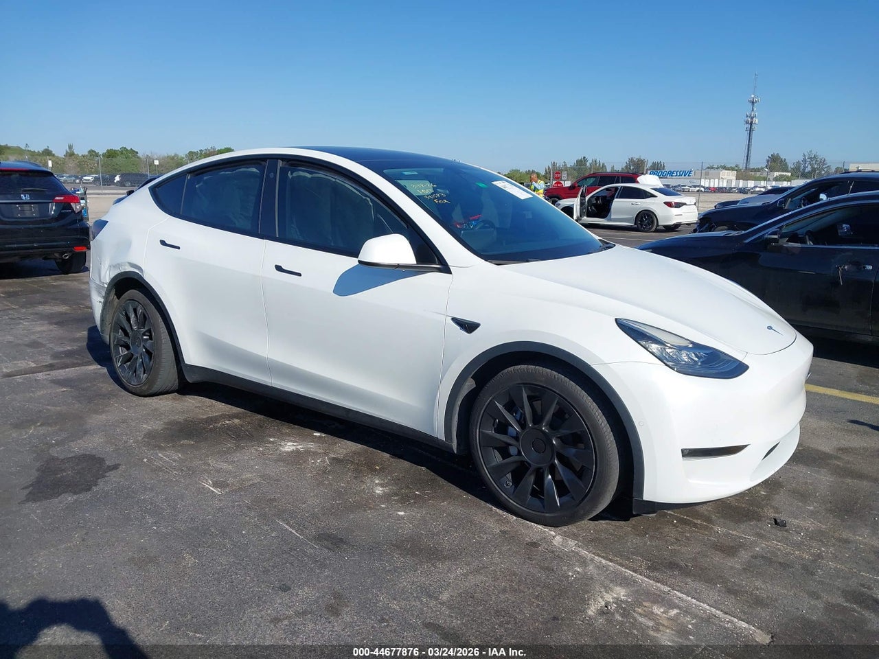 7SAYGDEE5NF****** · 2022 TESLA MODEL Y LONG RANGE DUAL MOTOR ALL-WHEEL DRIVE