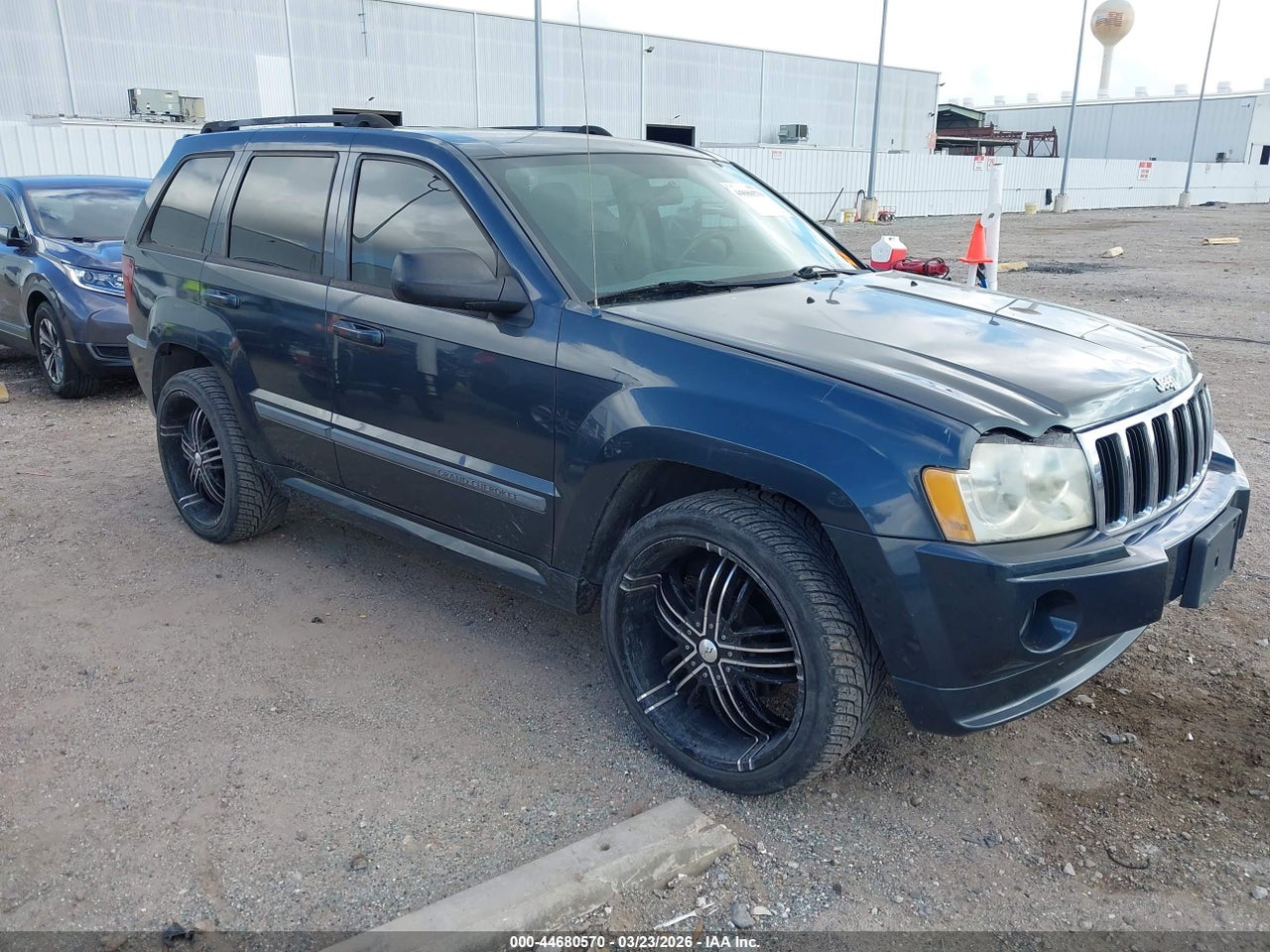 1J8GS48K87C****** · 2007 JEEP GRAND CHEROKEE LAREDO