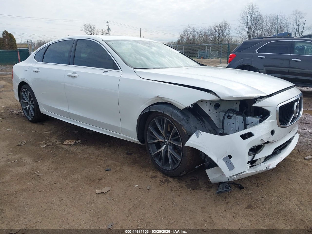 LVYA22MK6KP****** · 2019 VOLVO S90 T6 MOMENTUM