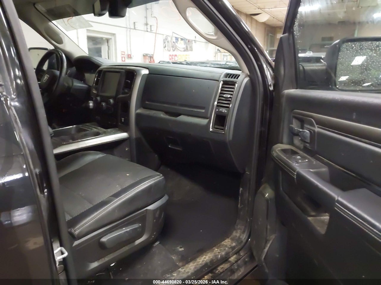 2016 RAM 1500 SPORT · 5/10