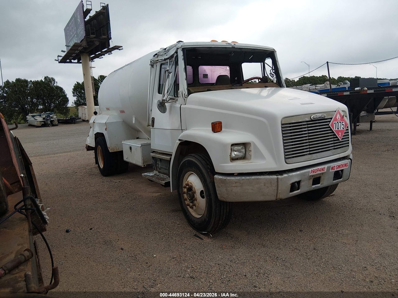 1FVABTAK62D****** · 2002 FREIGHTLINER MEDIUM CONVENTIONAL FL70