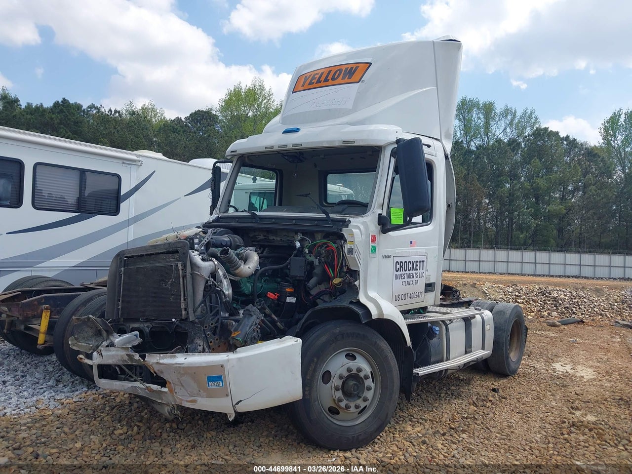 2019 VOLVO VNR · 2/4