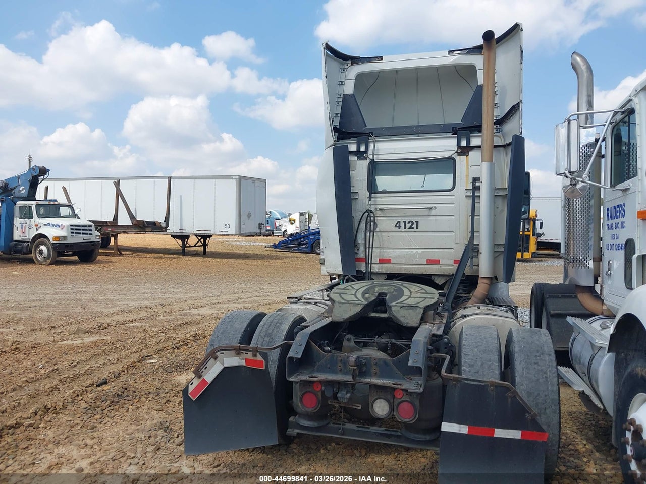 2019 VOLVO VNR · 4/4