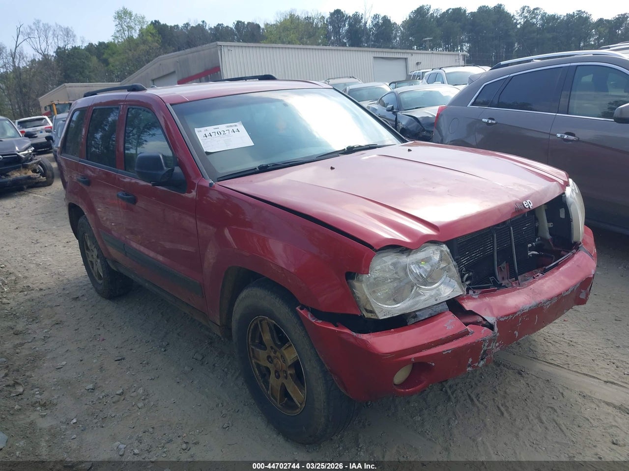 1J8HR48N75C****** · 2005 JEEP GRAND CHEROKEE LAREDO