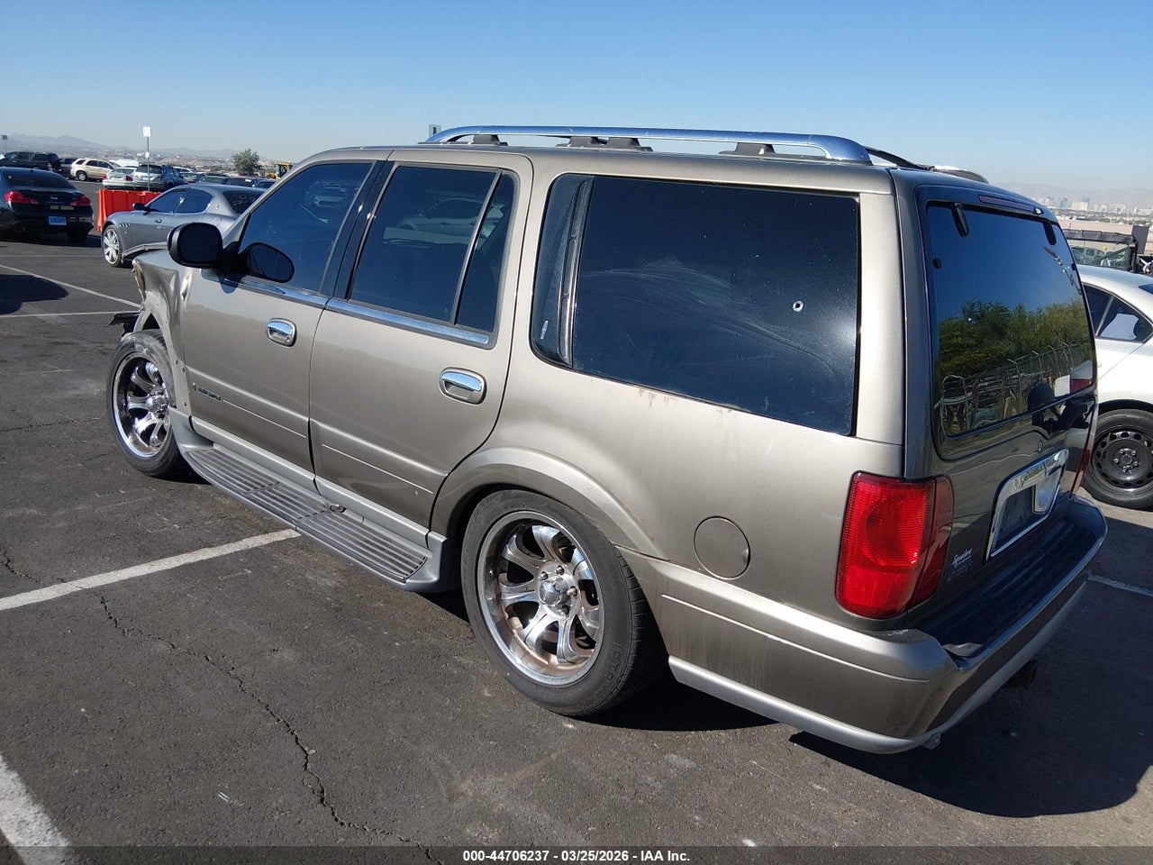 2001 LINCOLN NAVIGATOR · 3/11