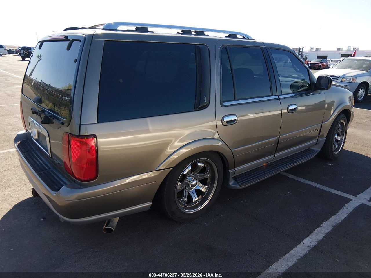 2001 LINCOLN NAVIGATOR · 4/11