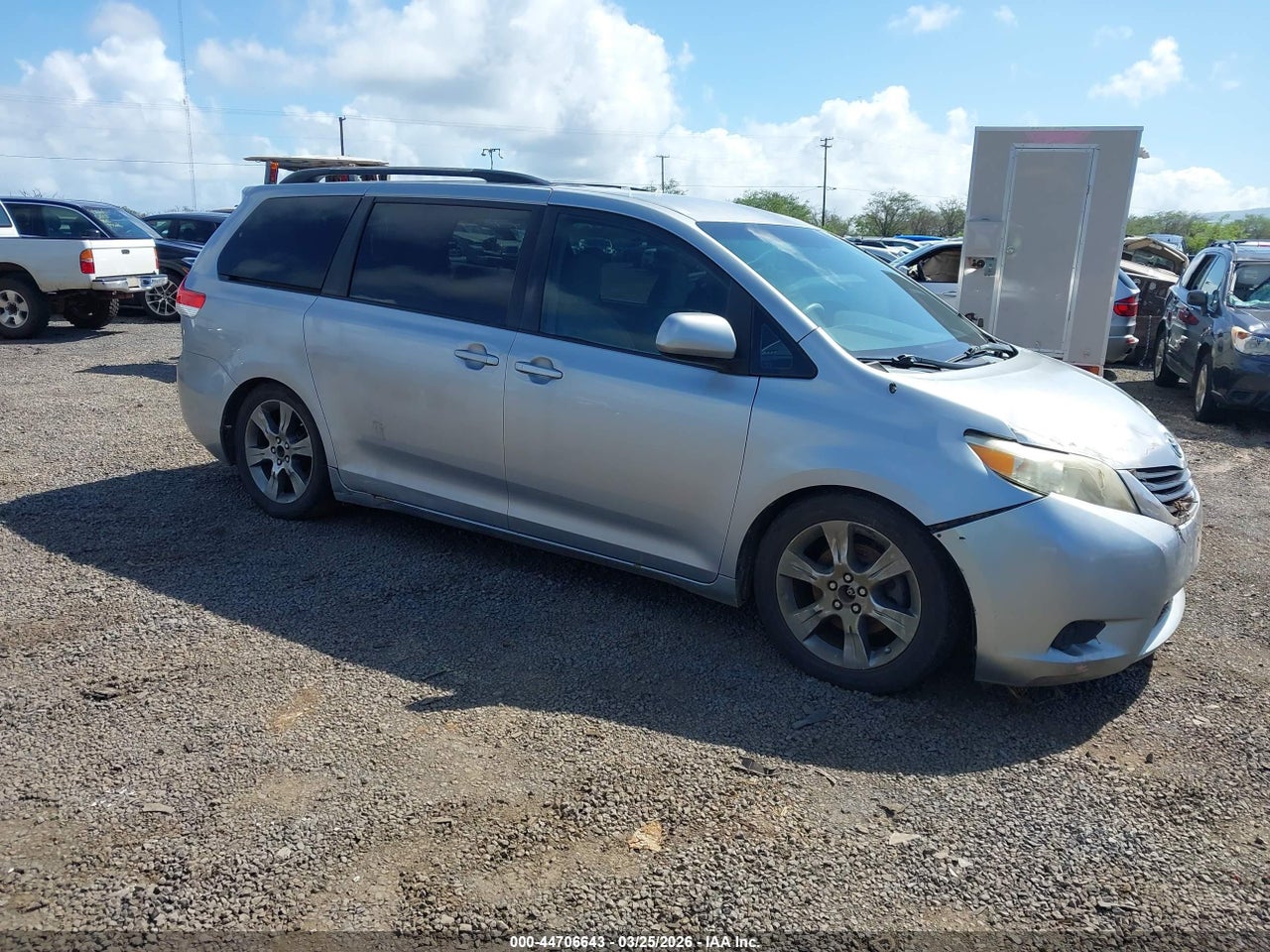 5TDKK3DC7BS****** · 2011 TOYOTA SIENNA LE V6