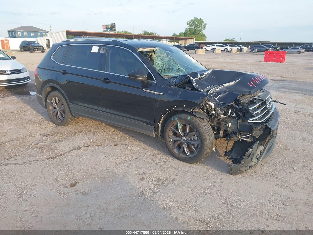 3VV3B7AX4PM****** · 2023 VOLKSWAGEN TIGUAN 2.0T SE
