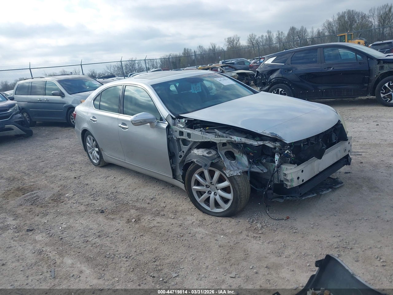 JTHCL5EF5B5****** · 2011 LEXUS LS 460