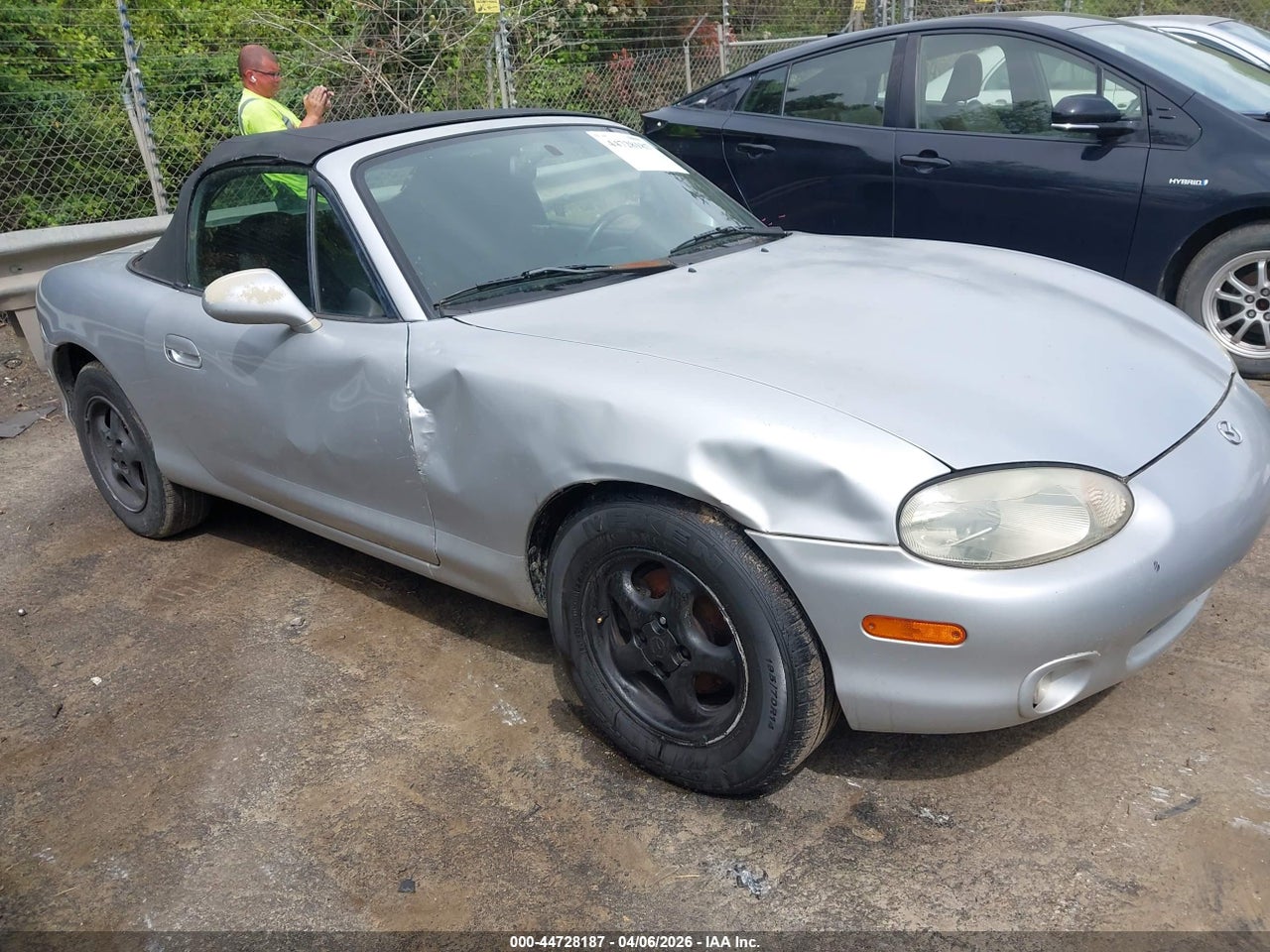 JM1NB353XY0****** · 2000 MAZDA MX-5 MIATA LS/SPECIAL EDITION