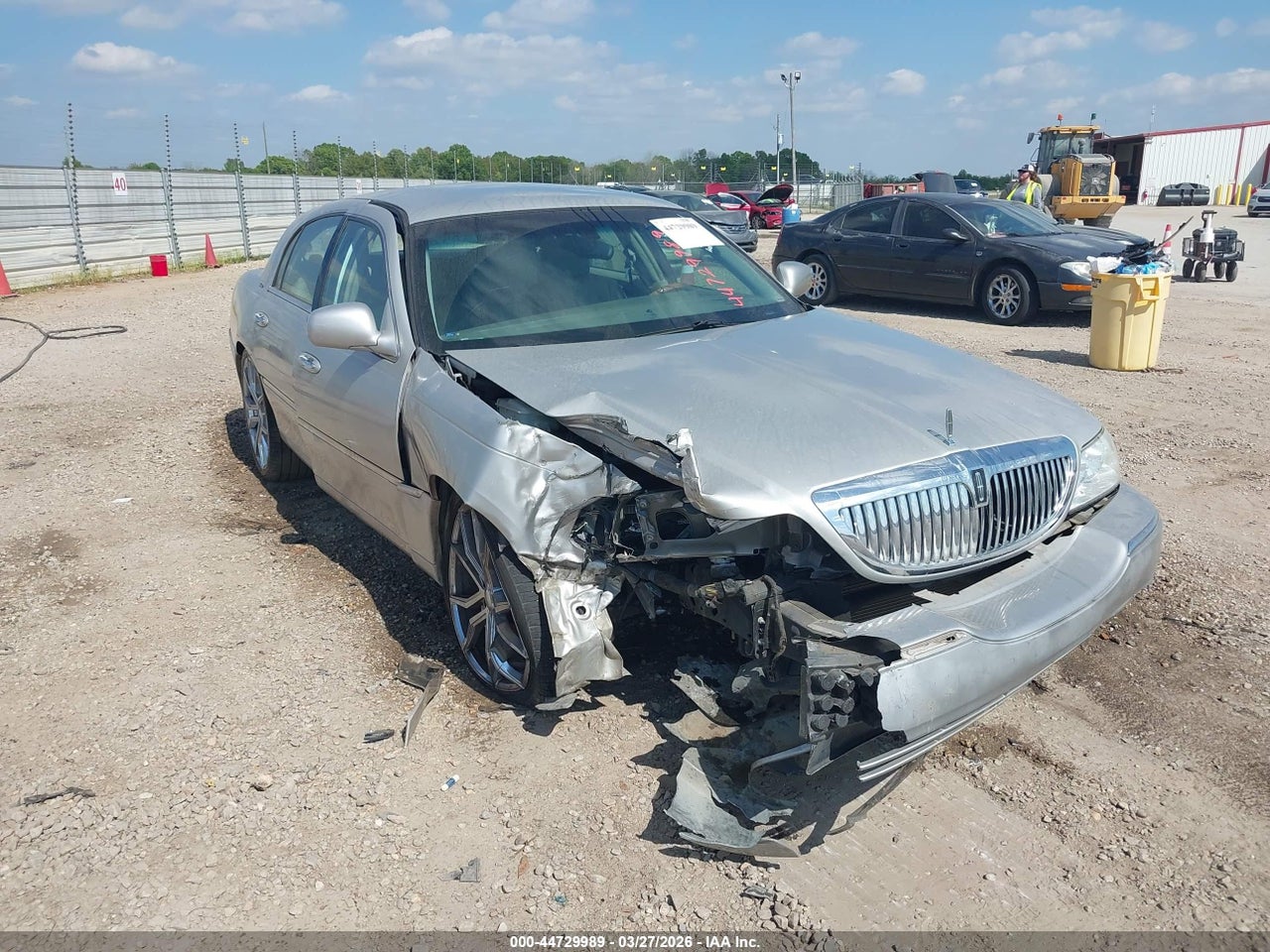 1LNHM83W74Y****** · 2004 LINCOLN TOWN CAR ULTIMATE