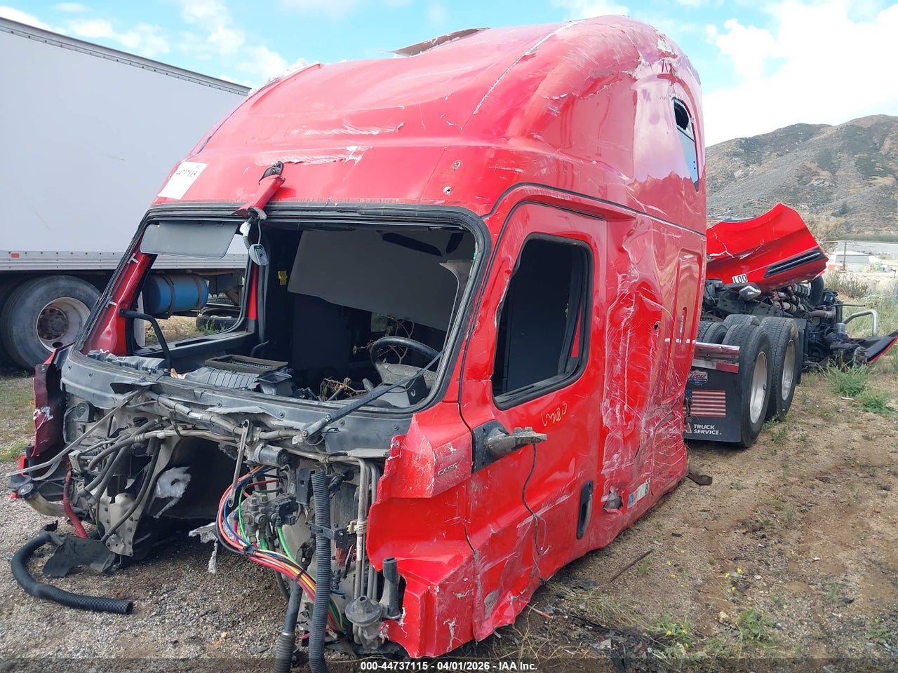 2019 FREIGHTLINER NEW CASCADIA 126 · 2/4
