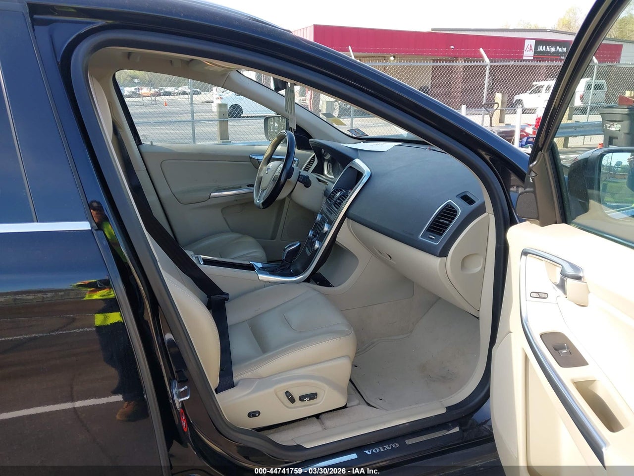 2016 VOLVO XC60 T5 PREMIER · 5/11