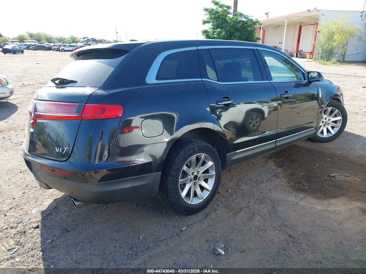 2010 LINCOLN MKT · 4/11
