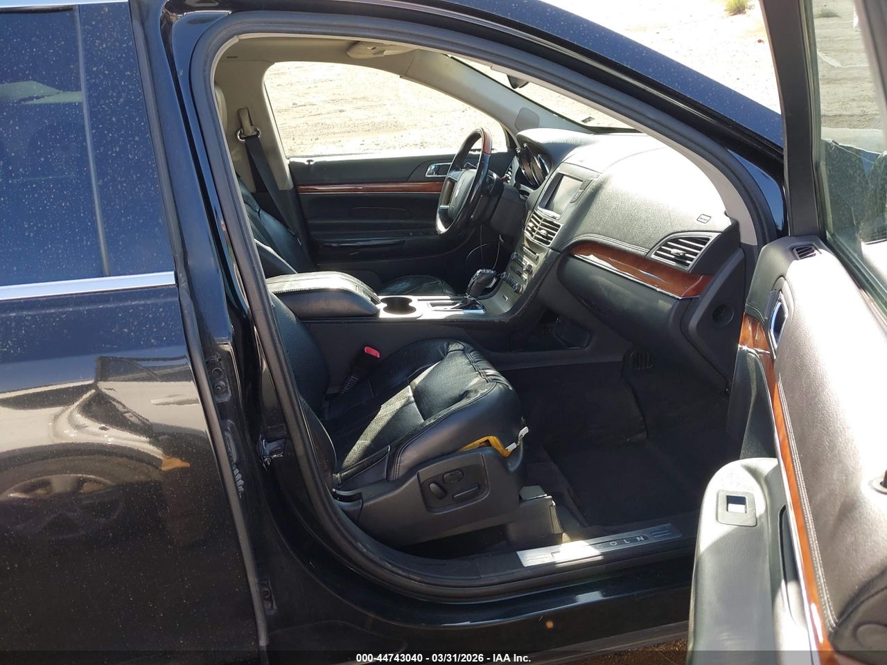 2010 LINCOLN MKT · 5/11
