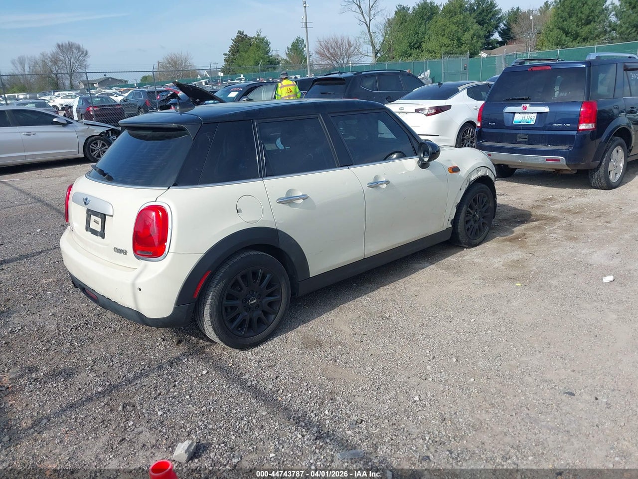 2015 MINI HARDTOP COOPER · 4/11