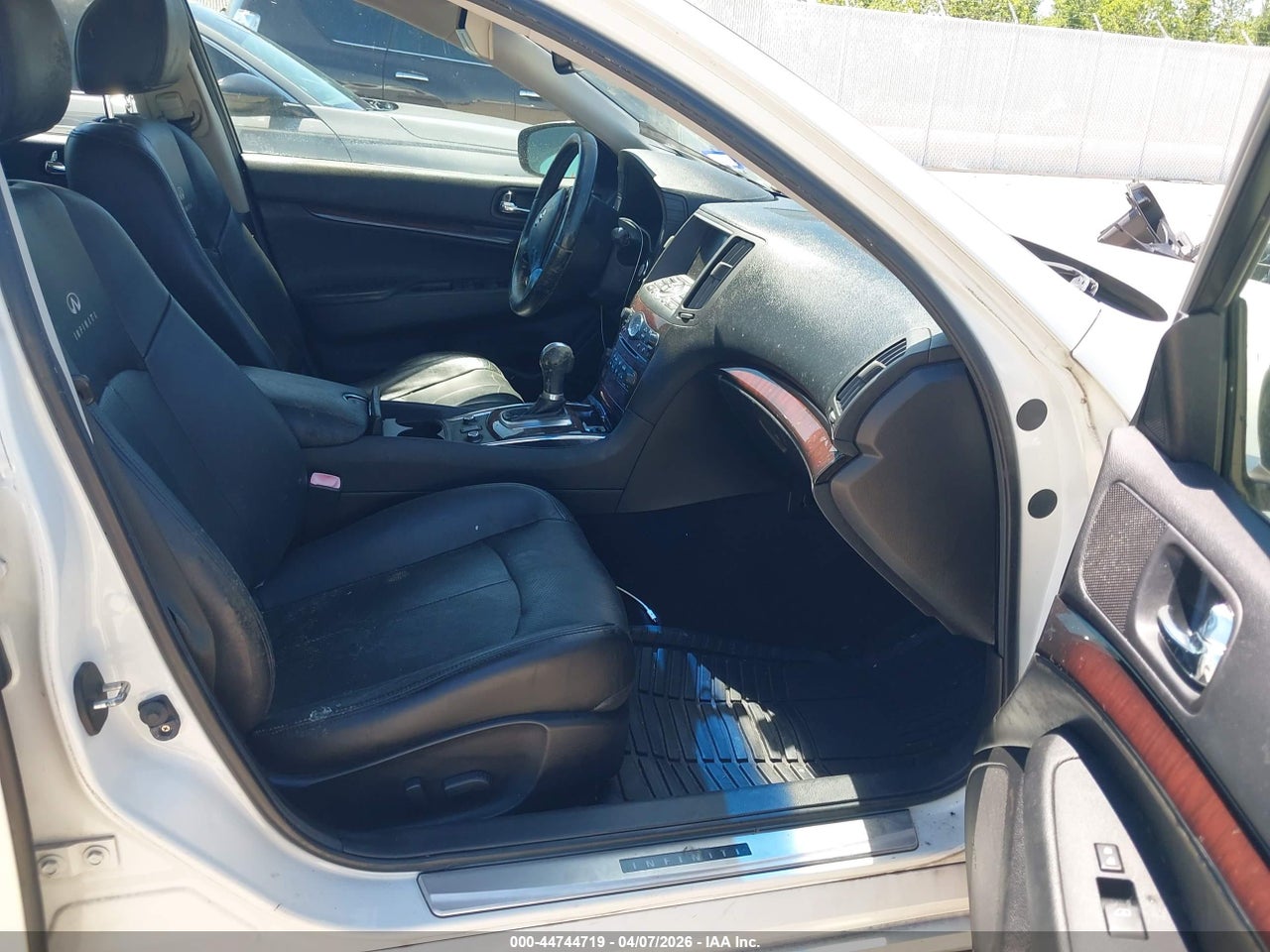 2012 INFINITI G37 · 5/11