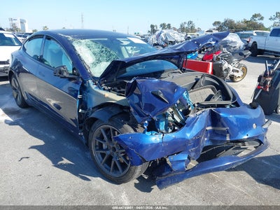 5YJ3E1EA2NF****** · 2022 TESLA MODEL 3 REAR-WHEEL DRIVE