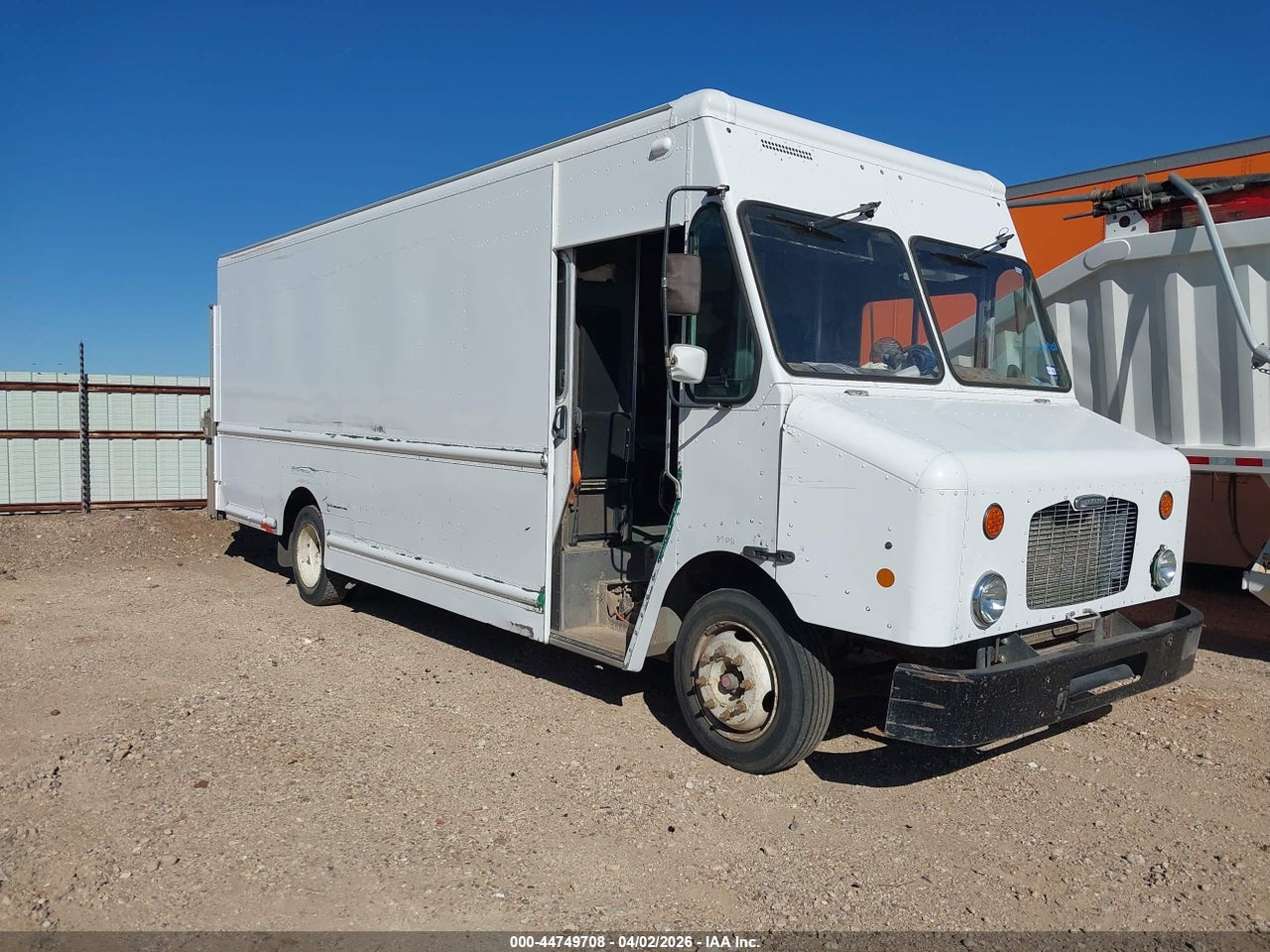 4UZAAPDU8AC****** · 2010 FREIGHTLINER CHASSIS M LINE WALK-IN VAN