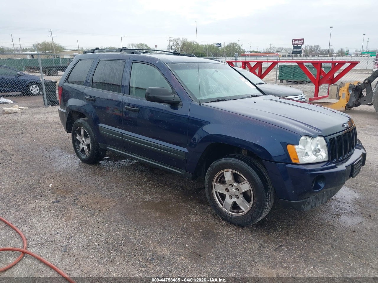 1J4GS48K85C****** · 2005 JEEP GRAND CHEROKEE LAREDO