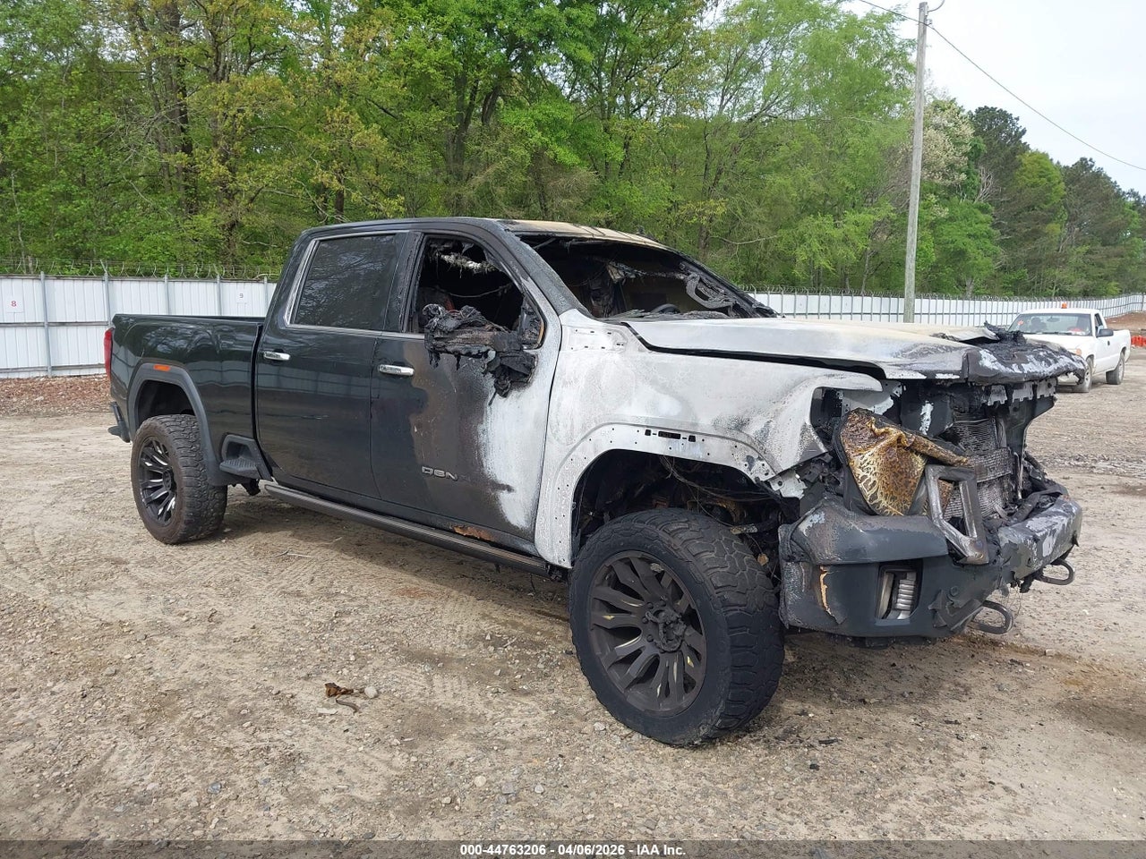 1GT49REY1MF****** · 2021 GMC SIERRA 2500HD 4WD  STANDARD BED DENALI