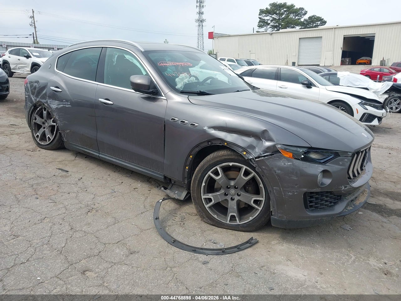 ZN661XUA6HX****** · 2017 MASERATI LEVANTE