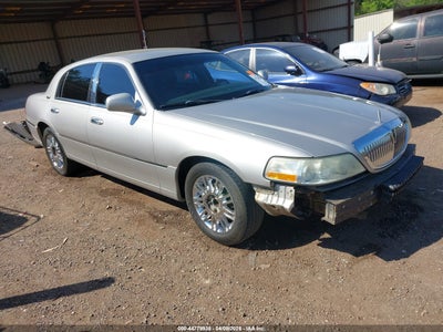 2010 LINCOLN TOWN CAR SIGNATURE LIMITED