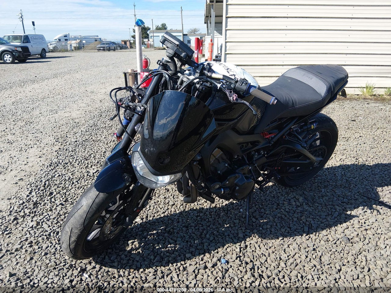 2016 YAMAHA FZ09 · 2/11