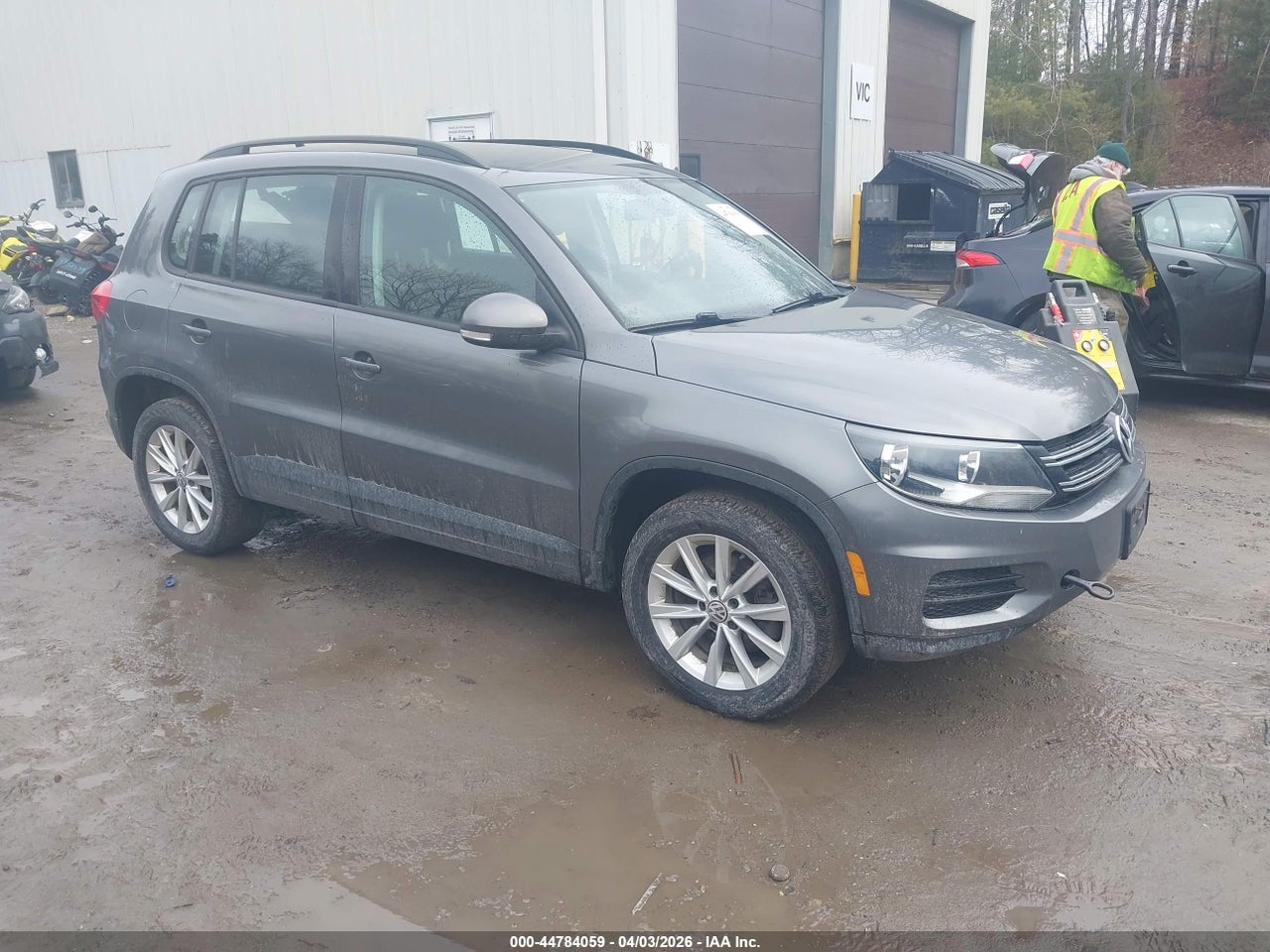 WVGBV7AXXJK****** · 2018 VOLKSWAGEN TIGUAN LIMITED 2.0T