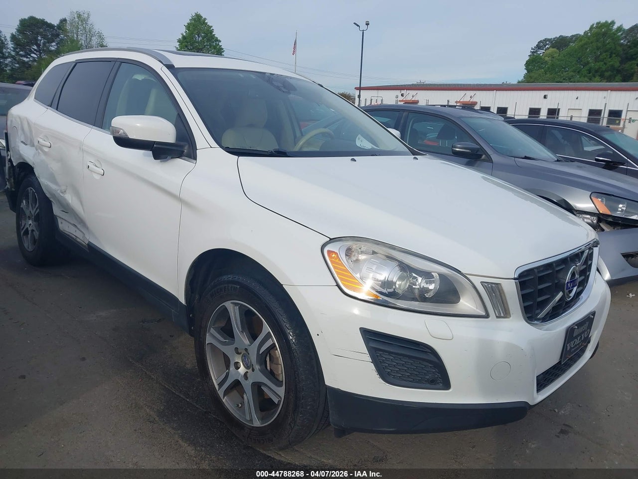 YV4902DZ0D2****** · 2013 VOLVO XC60 T6/T6 PLATINUM/T6 PREMIER PLUS/T6 R-DESIGN/T6 R-DESIGN PLATINUM/T6 R-DESIGN PREMIER PLUS