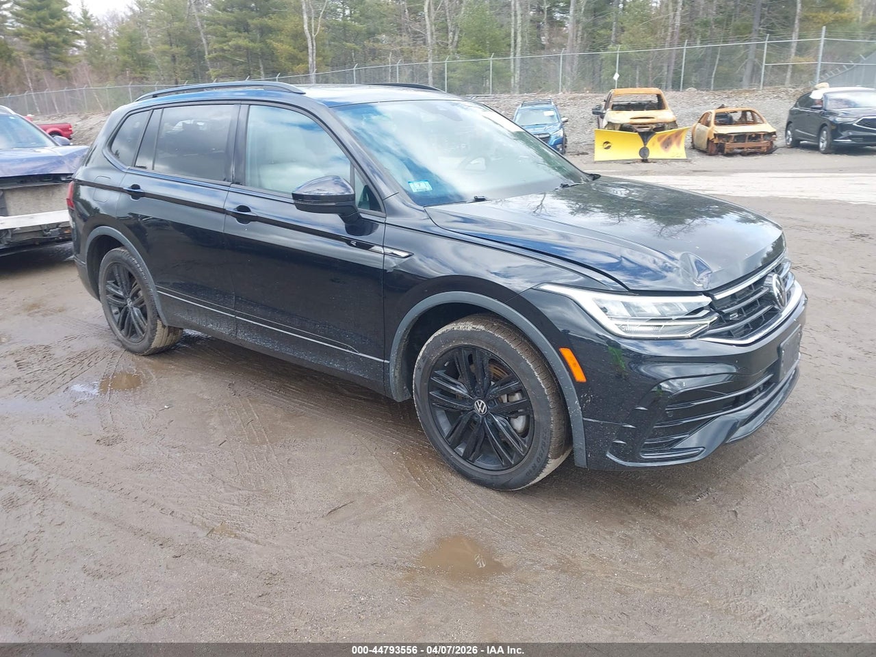 3VV8B7AX3NM****** · 2022 VOLKSWAGEN TIGUAN 2.0T SE R-LINE BLACK