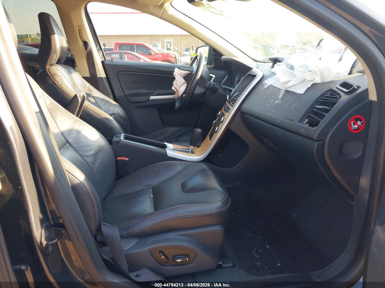 2010 VOLVO XC60 T6/T6 R-DESIGN · 5/11