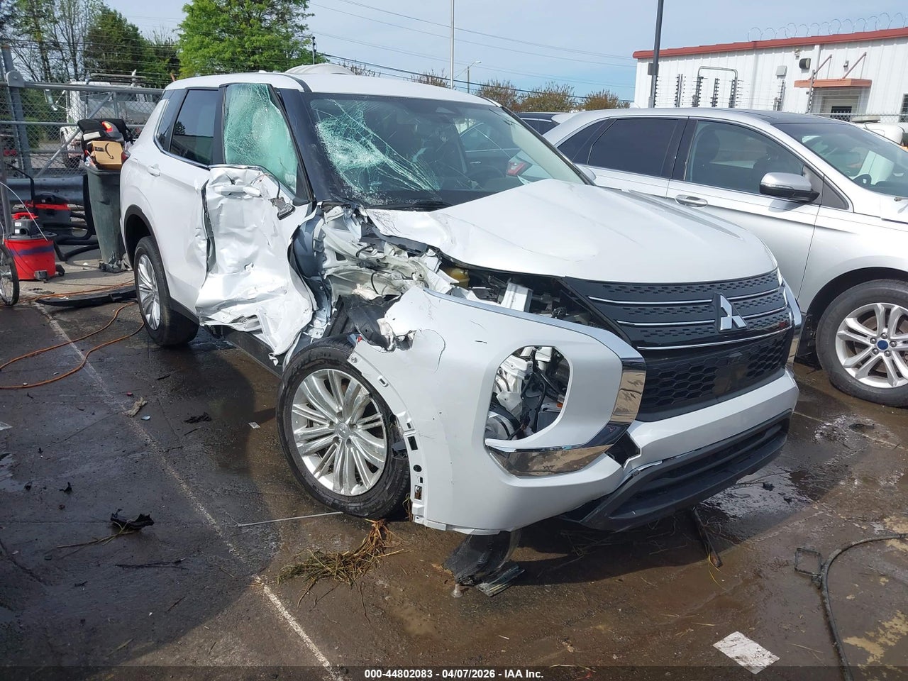 JA4J3TA82PZ****** · 2023 MITSUBISHI OUTLANDER ES 2.5 2WD