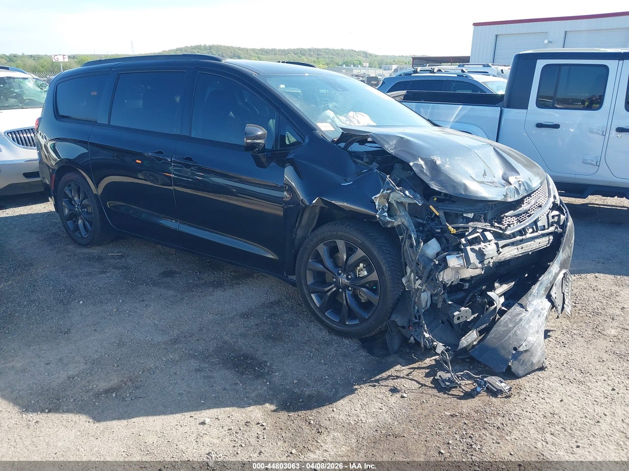 2C4RC1GG6KR****** · 2019 CHRYSLER PACIFICA LIMITED