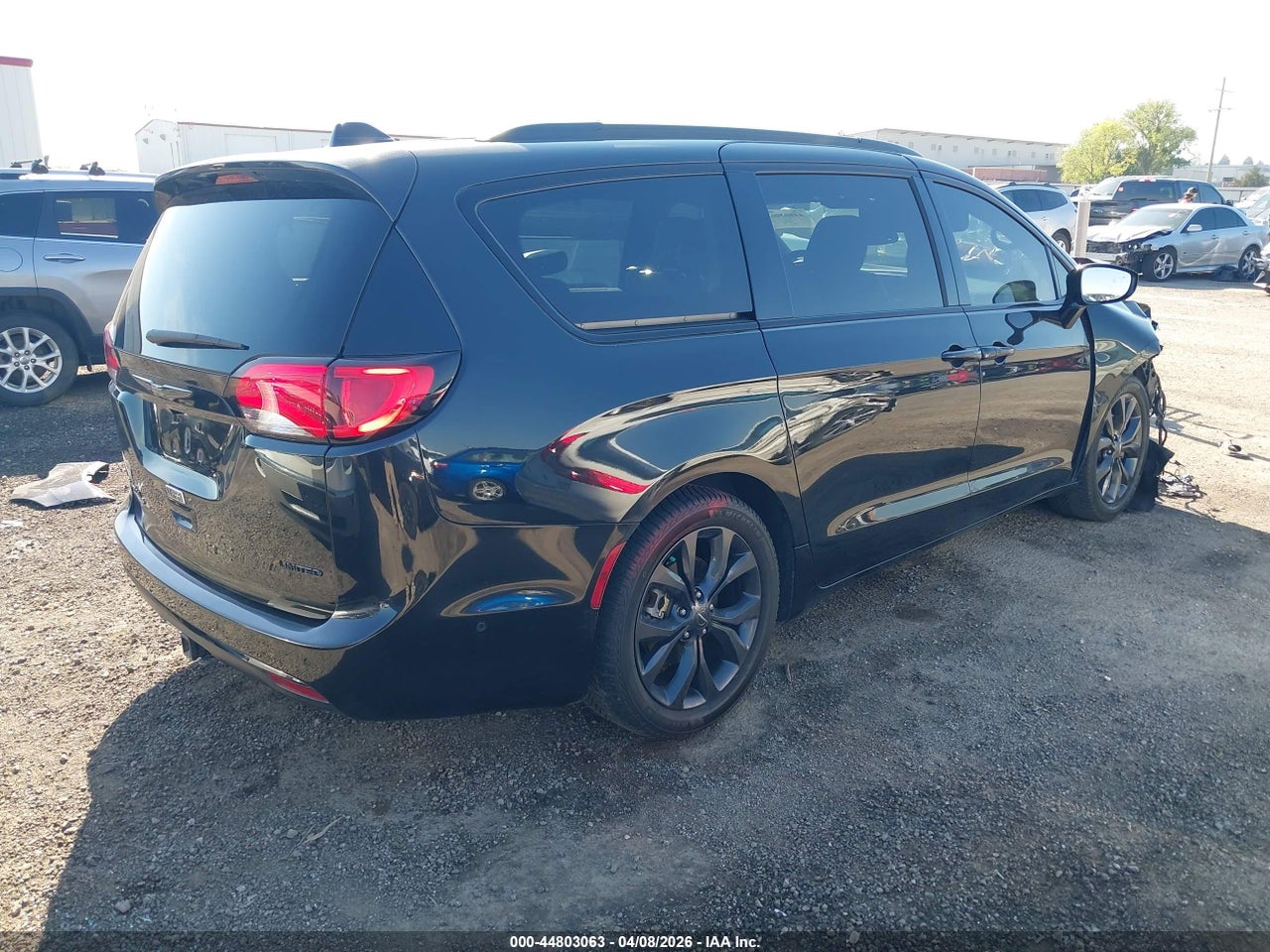 2019 CHRYSLER PACIFICA LIMITED · 4/11
