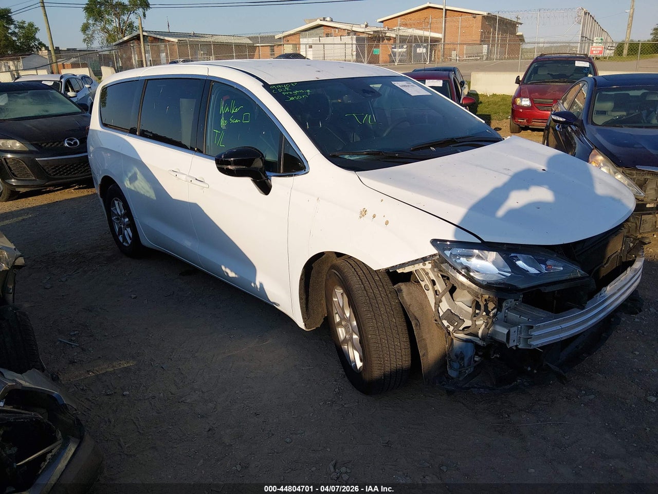 2C4RC1CG4SR****** · 2025 CHRYSLER VOYAGER LX