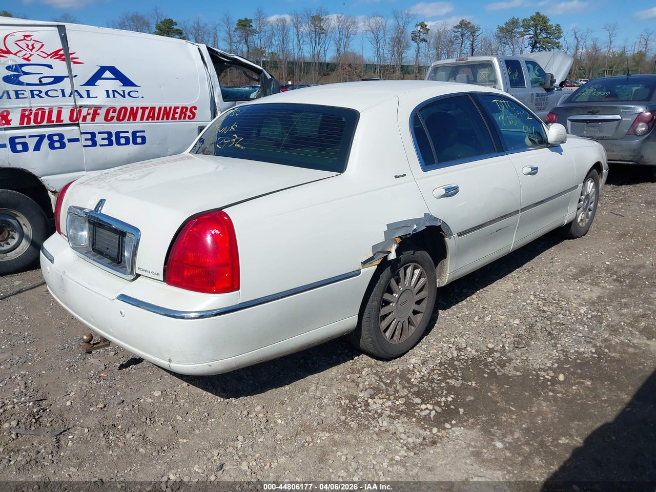 2004 LINCOLN TOWN CAR ULTIMATE · 4/10